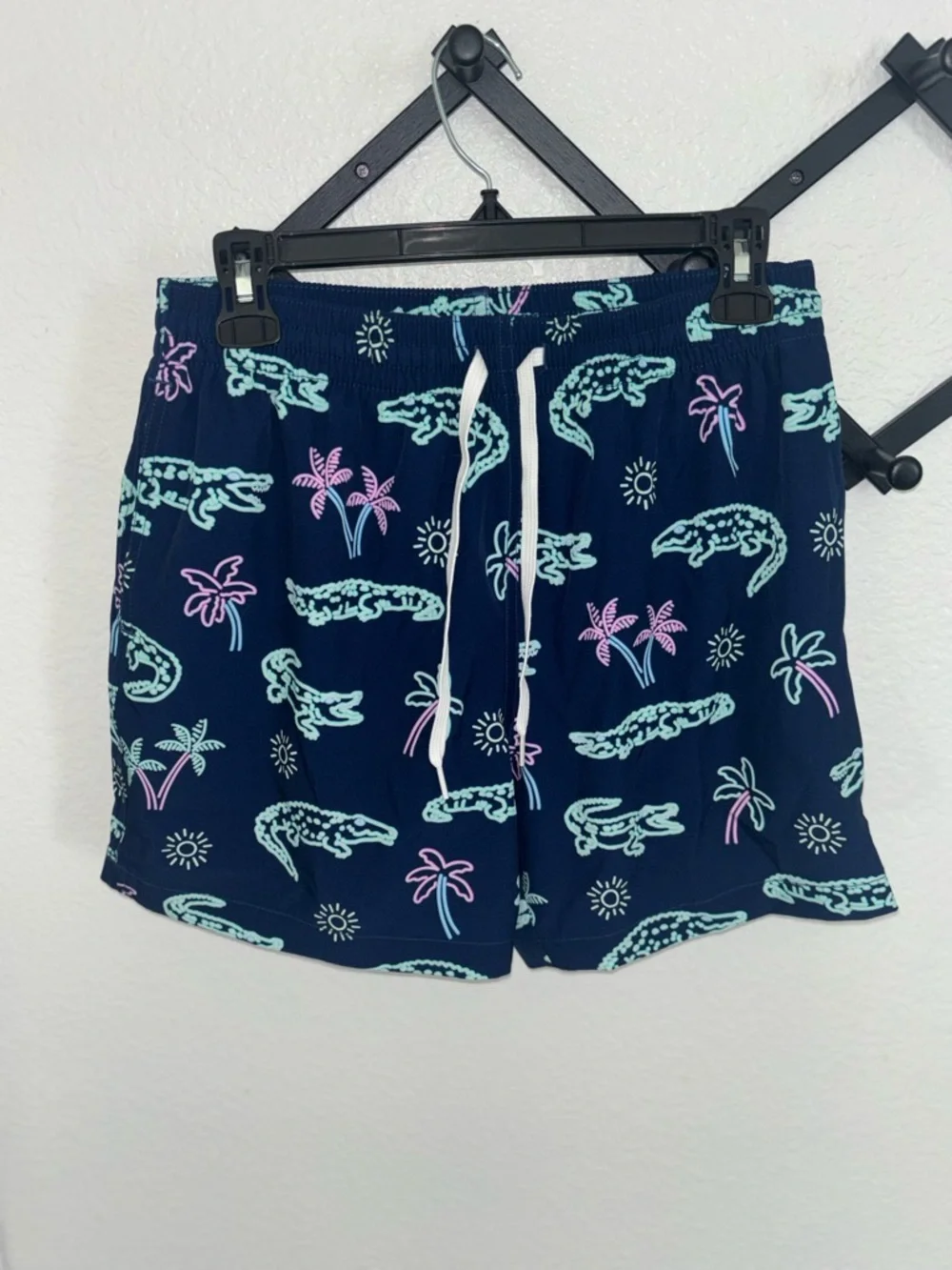 Chubbies Neon Glades Swim Trunks Navy Alligator Palms 5.5 Inseam M - Picture 4 of 6